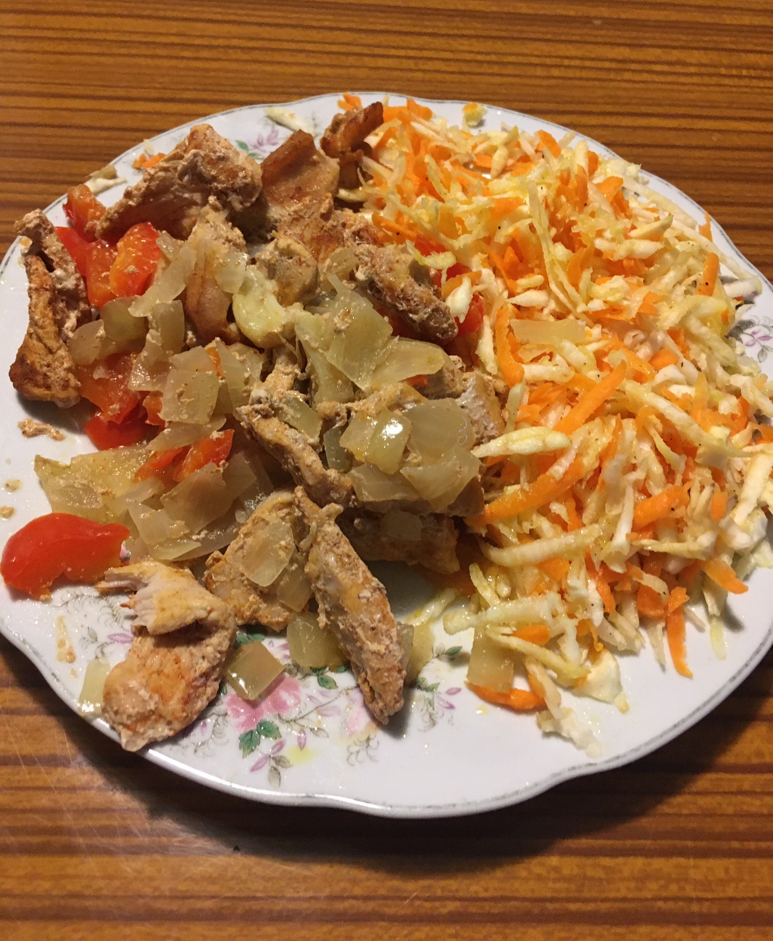 Pieczony schab z surówką b